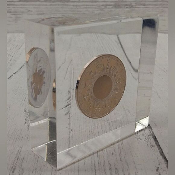 Zodiac Coin Medal Aries Gold-Bronze Lucite Paperweight Vintage Franklin Mint - Picture 13 of 14